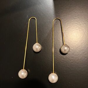Pearl drop earring
